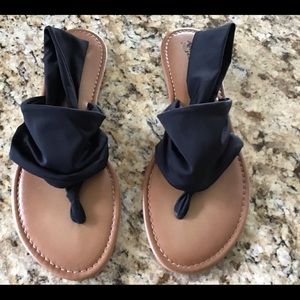 Arizona Jean Co. black fabric tongs